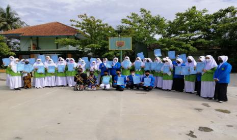 Voleta dan Sahda, Siswi MTsN 4 Bantul Rebut Medali Kompetisi Sains Nasional