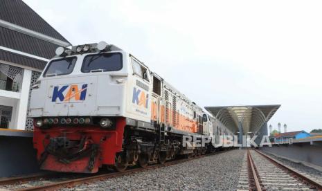 Sekitar 11.226 pengguna kereta api (KA) telah dilayani di stasiun yang ada di Kabupaten Garut selama masa angkutan Lebaran, yang dimulai pada 14 April hingga 2 Mei 2023. Angka itu didapatkan dari enam hari pertama masa angkutan Lebaran hingga 19 April 2023.