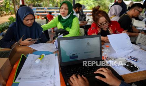 Warga mengikuti kegiatan bimbingan teknis sertifikasi halal (ilustrasi).