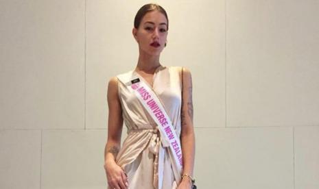 Finalis Miss Universe Selandia Baru, Amber-Lee Friis.