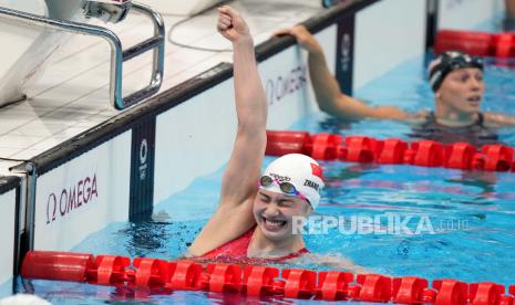 Zhang Yufei dari China bereaksi setelah memenangkan emas di Final Kupu-Kupu 200m Putri selama Olimpiade Tokyo di Tokyo Aquatics Centre, di Tokyo, Jepang, 29 Juli 2021.