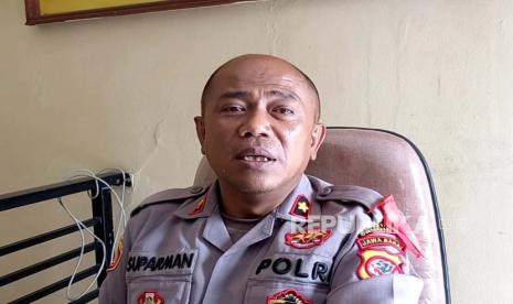 Kapolsek Cibeunying Kidul Kompol Suparman menjelaskan keterangan terkait kasus penumpang bus yang kehilangan barang berharga seperti Ipad, laptop dan sejumlah uang, Kamis (1/2/2024). Korban menceritakan peristiwa itu di media sosial X dan viral di media sosial.