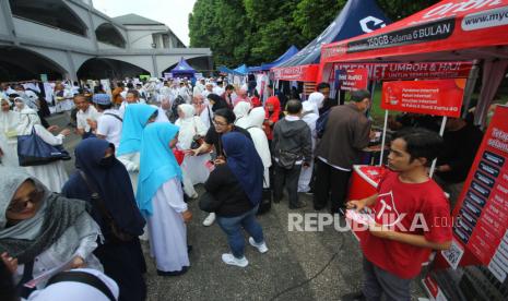 Berbagai aktivitas di Masjid Pusdai Jabar