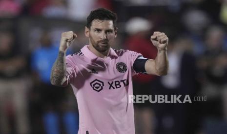 Penyerang Inter Miami Lionel Messi merayakan gol saat tendangan penalti dalam pertandingan sepak bola Piala Liga melawan FC Dallas sepak bola Piala Liga di Frisco, Texas, AS, Senin, (7/8/2023)WIB.