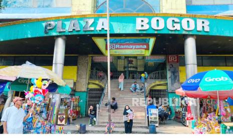 Suasana Plaza Bogor, Kecamatan Bogor Tengah, Kota Bogor yang telah dikosongkan jelang pembongkaran dan revitalisasi.