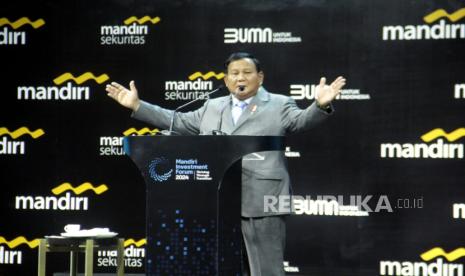 Menteri Pertahanan Prabowo Subianto menyampaikan keynote speech pada acara Mandiri Investment Forum (MIF) 2024 di Jakarta, Selasa (5/3/2024). Mandiri Investment Forum 2024 yang dihadiri lebih dari 25 ribu partisipan baik dari dalam maupun luar negeri itu juga sebagai komitmen Bank Mandiri dalam memberi kontribusi untuk terus mendukung investasi dan memperkuat pertumbuhan ekonomi di tengah meningkatnya risiko global. 