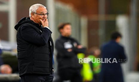 Pelatih kepala Sampdoria Claudio Ranieri bereaksi selama pertandingan sepak bola Serie A Italia antara UC Sampdoria dan AS Roma di stadion Luigi Ferraris di Genoa, Italia, 02 Mei 2021.