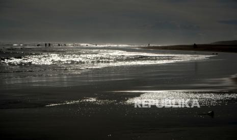 Yogyakarta Pantau Hilal di Pantai Parangtritis. Suasana sepi pengunjung di Pantai Parangtritis, Bantul, Yogyakarta. 