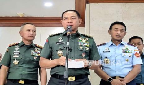 Calon panglima TNI terpilih Agus Subiyanto usai sekira dua jam fit and proper test oleh Komisi I DPR, di Gedung Nusantara II, Kompleks Parlemen, Jakarta, Senin (13/11/2023). 