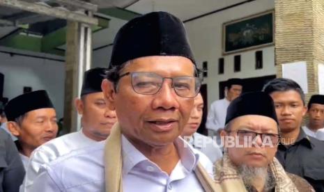 Menteri Koordinator Politik, Hukum, dan Keamanan (Menkopolhukam) yang juga cawapres nomor urut 3, Mahfud MD