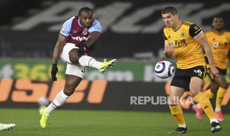 Michail Antonio (kiri) dari West Ham