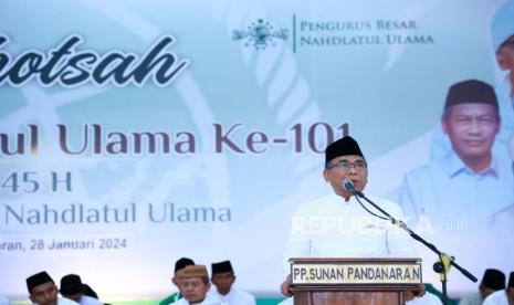 Ketua Umum Pengurus Besar Nahdlatul Ulama (PBNU), KH Yahya Cholil Staquf atau yang kerap disapa Gus Yahya dalam istighosah Harlah ke-101 NU di Pondok Pesantren Sunan Pandanaran, Yogyakarta, Ahad (28/1/2024) malam. 