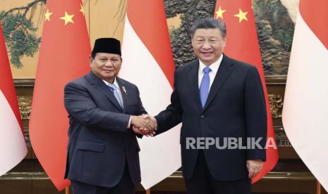 Presiden Cina Xi Jinping mengadakan pembicaraan dengan Presiden terpilih Indonesia, Prabowo Subianto, di Balai Agung Rakyat, Beijing, Senin (1/4/2024). Xi Jinping mengucapkan selamat kepada Prabowo Subianto atas terpilihnya sebagai presiden Indonesia, dan meminta dia menyampaikan salam tulus kepada Presiden Joko Widodo.