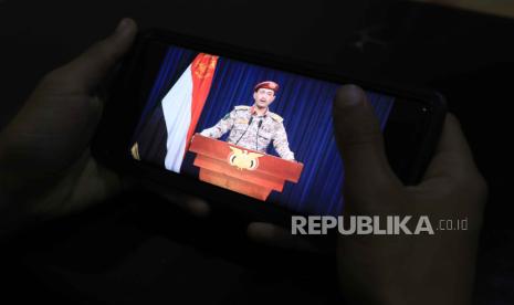 Petinggi Houthi memberikan pernyataan yang disaksikan oleh pengguna internet.