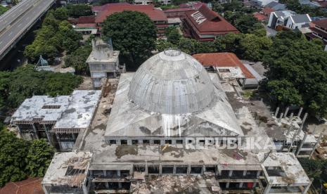 Suasana bangunan Masjid Al Hijr II Universitas Ibn Khaldun (UIKA) Bogor pasca kebakaran di Kota Bogor, Jawa Barat, Ahad (23/10/2022). 