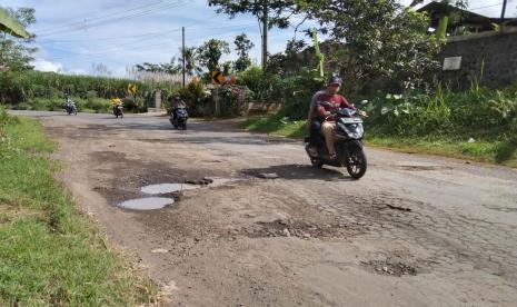 Pemudik Waspada! Masih Banyak Jalan Berlubang di Kabupaten Malang