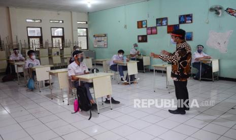 Suasana Pembelajaran Tatap Muka Terbatas (PTMT). (ilustrasi) 