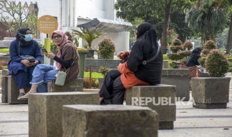 Kebijakan lepas masker di area terbuka dinilai tidak akan sebabkan lonjakan kasus.