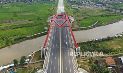 Ilustrasi. Arus mudik Lebaran 2022 di jalur pantai utara dan Tol Batang-Semarang hingga Ahad (1/5/2022) pagi atau H-1, terpantau ramai dan lancar.