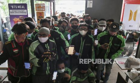 Pengemudi ojek daring memadati gerai McDonald’s (ilustrasi)