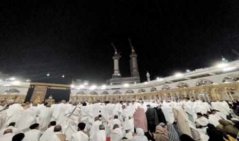 Suasana di Kawasan Masjidil Haram, Mekah, Arab Saudi, Sabtu(29/4/2023).Masjidil Haram adalah sebuah masjid di kota Mekkah, yang dipandang sebagai tempat istimewa bagi umat Islam dan merupakan tujuan utama dalam ibadah haji dan umroh. Masjid ini dibangun mengelilingi Ka