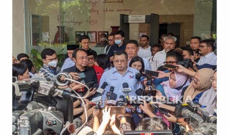 Ketua Umum Partai Persatuan Indonesia (Perindo), Hary Tanoesoedibjo resmi meneken kerja sama politik dengan Partai Demokrasi Indonesia Perjuangan (PDIP) di Kantor DPP PDIP, Jakarta, Jumat (9/6/2023).