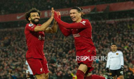 Duo penyerang Liverpool, Darwin Nunez (kanan) dan Mohamed Salah, akan menjadi andalan saat menjajal Toulouse di Liga Europa. 