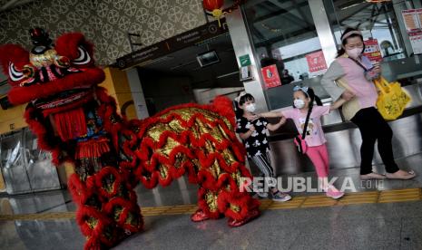 Atraksi Barongsai Hibur Calon Penumpang KA di Stasiun Tawang (ilustrasi)