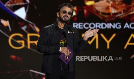  Ringo Starr mengajak lebih dari 100 drummer terkenal untuk turut dalam kegiatan amal yang didedikasikan bagi anak-anak yang kelaparan.