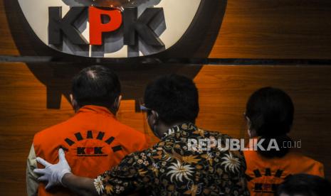 Pemberian vaksin untuk tahanan Komisi Pemberantasan Korupsi (KPK) menjadi sorotan publik. 