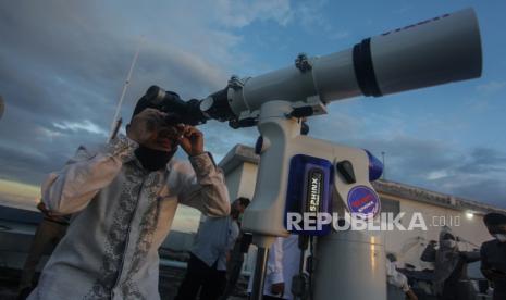 Meneropong pergantian bulan dari Ramadhan ke Syawal