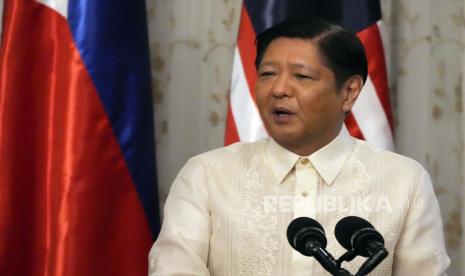 Presiden Filipina: Pertahankan Nilai dan Ajaran Ramadhan. Foto:    Presiden Filipina Ferdinand Bongbong Marcos Junior berbicara dalam konferensi pers di dalam istana kepresidenan Malakanang di Manila, Filipina, Rabu (1/3/2023).  Anwar Ibrahim berada di Manila dalam kunjungan dua hari untuk pertemuan bilateral guna membahas kerja sama politik, keamanan, dan ekonomi.