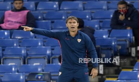  Pelatih Sevilla, Julen Lopetegui. 