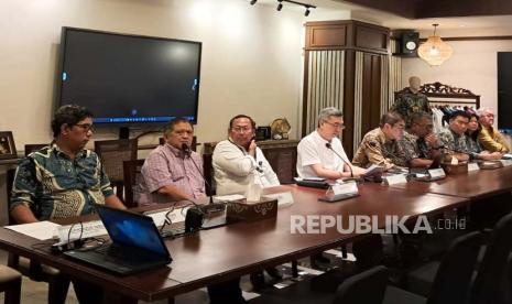 Asosiasi ritel dan ekosistem menggelar konferensi pers soal pemberantasan impor ilegal, di Jakarta, Selasa (19/3/2024).