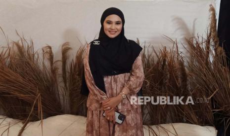 Aktris, model, dan presenter Kartika Putri. Kini, Kartika sedang menjalani perawatan di Singapura untuk kondisi autoimun dan mempersiapkan kehamilan berikutnya.