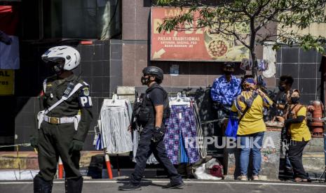 Tim pemburu pelanggar protokol kesehatan Covid-19 sedang berpatroli (ilustrasi) 