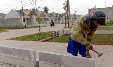 Di Rumah Aja, Orang Cenderung Suka Mendekor Rumah. (FOTO: Sufri Yuliardi)