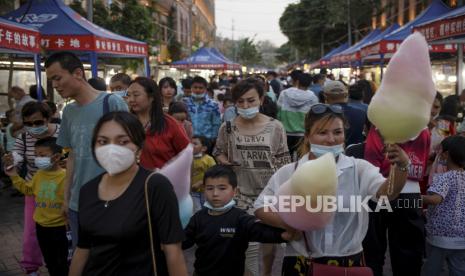 Penduduk di sebuah kota di wilayah Xinjiang, China mengalami kelaparan selama penguncian untuk menangani penyebaran Covid-19