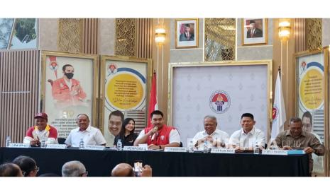 Menpora Dito Ariotedjo, Cdm Asian Games Basuki Hadimuljono, Ketua KOI Raja Sapta Oktohari dalam jumpa pers pengumuman jumlah atlet Asian Games dan Asian Para Games 2023, di Media Center Kemenpora, Jakarta, Jumat (1/9/2023). 