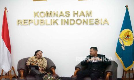 Komnas HAM menerima pengaduan Lembaga Bantuan Hukum dan Advokasi Publik (LBH-AP) PP Muhammadiyah terkait dugaan pelanggaran HAM yang dilakukan dua peneliti BRIN Andi Pangerang Hasanuddin dan Thomas Djamaluddin pada Selasa (16/5/2023). Komnas HAM akan mempelajari aduan terhadap AP Hasanuddin dan Thomas Djamaluddin.