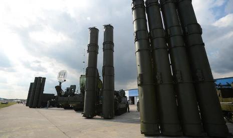 Turki juga menghadapi sanksi AS tahun lalu karena membeli sistem S-400. 