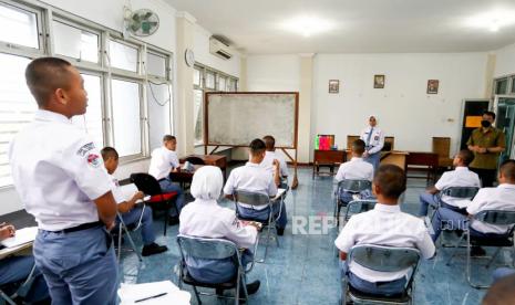 Ilustrasi suasana pembelajaran yang membentuk karakter anak.