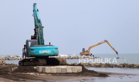 Tanggul pantai sepanjang 11 kilometer akan dibangun dalam waktu tiga tahun ke depan.