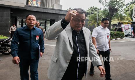 Hakim Mahkamah Konstitusi Arief Hidayat (tengah). Hakim Arief Hidayat menjelaskan alasan MK tidak memanggil Presiden Jokowi.