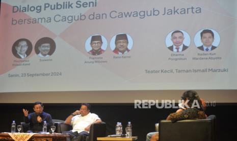 Pasangan Calon Gubernur dan Wakil Gubernur Jakarta Pramono Anung dan Rano Karno saat mengikuti dialog publik di Teater Kecil Taman Ismail Marzuki (TIM), Jakarta, Senin (23/9/2024). Dewan Kesenian Jakarta (DKJ) menyelenggarakan dialog publik dan penyampaian aspirasi para pegiat seni bersama Calon Gubernur dan Calon Wakil Gubernur Jakarta dengan tajuk Seni dan Budaya Sebagai Pilar Pengembangan Jakarta Kota Global. Kegiatan ini mengajak para calon untuk mendengarkan temuan-temuan lapangan para pegiat seni tentang bagaimana seni dan budaya akan berperan dalam pembangunan kota global Jakarta.