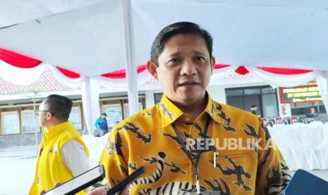 Sekretaris DPD Partai Golkar Jabar, M Q Iswara saat diwawancarai terkait pendaftaran Atalia Praratya istri Ridwan Kamil sebagai Bacaleg dari Partai Golkar.