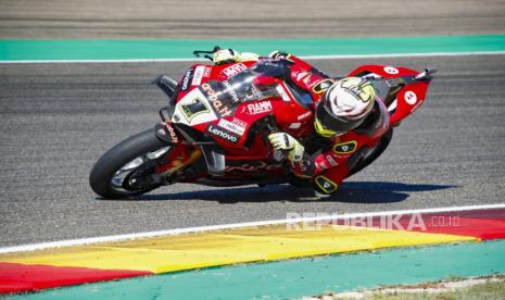 Pembalap Aruba.It Ducati Alvaro Bautista beraksi di WSBK. 