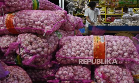 Kementerian Pertanian menyatakan terdapat tiga komoditas yang perlu diwaspadai lantaran memiliki kecenderungan kenaikan harga. Tiga komoditas itu yakni beras medium, minyak goreng, dan bawang putih.