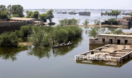 Kondisi banjir di Distrik Dadu, Provinsi Sindh, Pakistan, 9 September 2022.