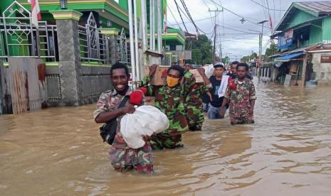 Banjir Landa Kota Sorong, Relawan Muhammadiyah Tanggap Bantu Warga - Suara Muhammadiyah